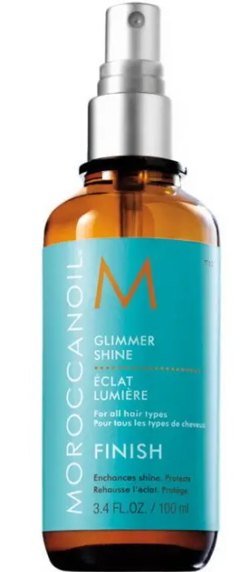 Xịt dưỡng bóng Glimmer Shine Spray của Moroccanoil chứa dầu argan chống oxy hoá, bảo vệ tóc khỏi các tác nhân như ánh nắng, nước biển, đồng thời giúp tạo kiểu cho tóc. Giá: 551.000 VND/100ml