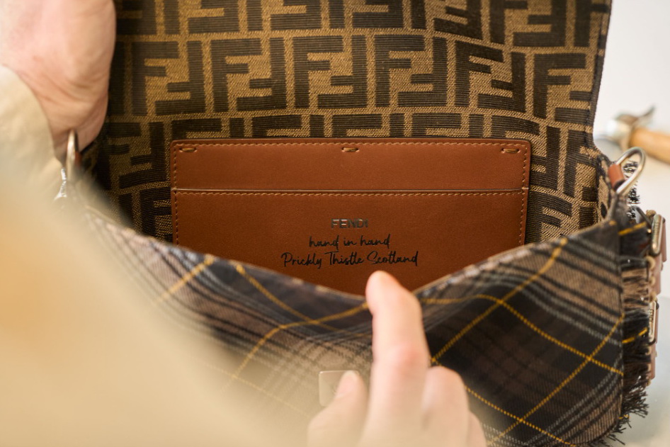 Fendi “Hand In Hand” Tôn Vinh Di Sản Dệt May Của Scotland   