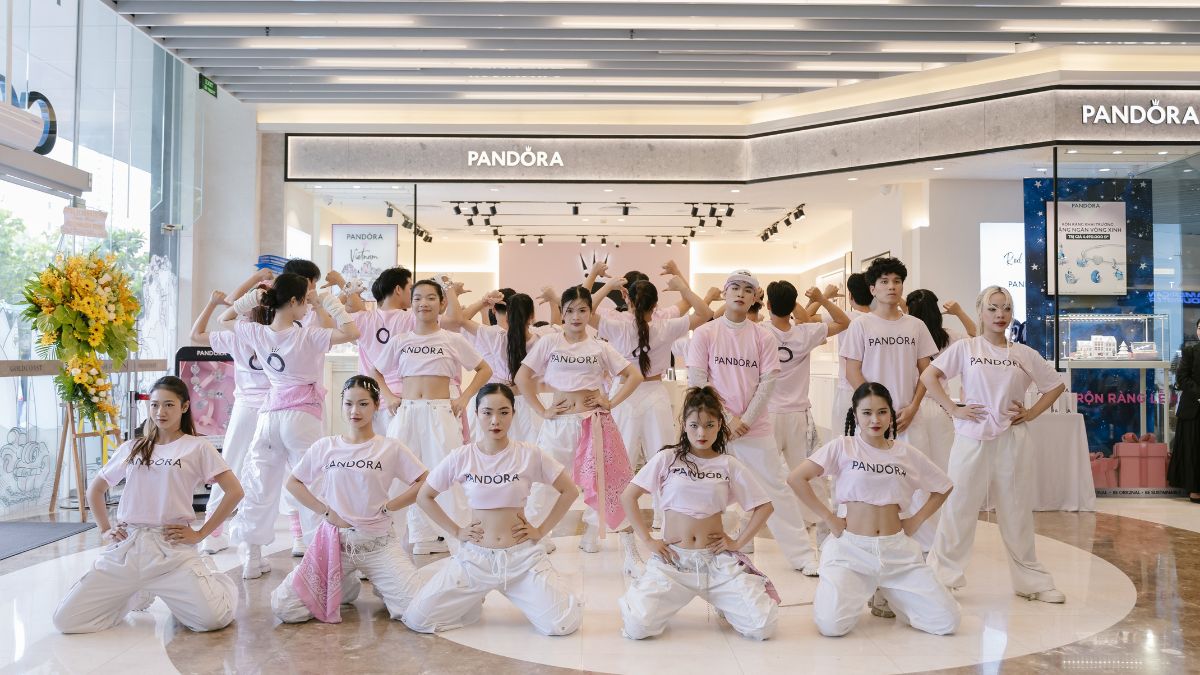 Ngày khai trương còn có các hoạt động thú vị như trình diễn flashmob